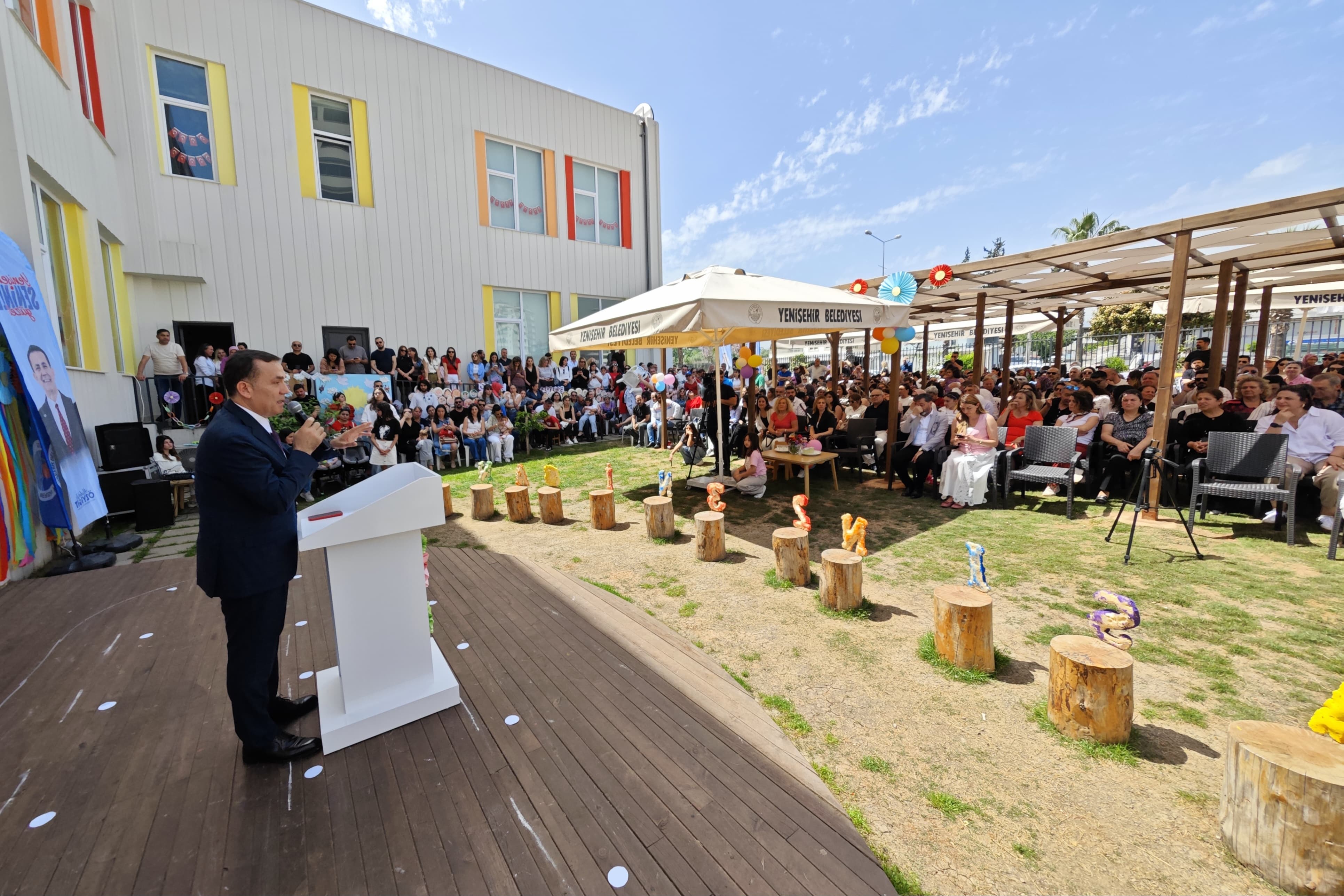 Başkan Abdullah Özyiğit, BETEM’lerde çocukların bayram coşkusuna ortak oldu 